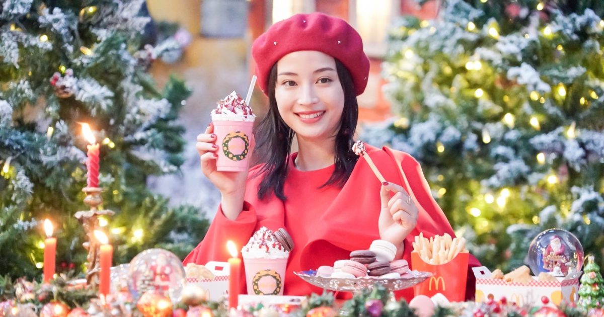 広瀬すず×山下智久が屋根の上で「メリーいちごクリスマス