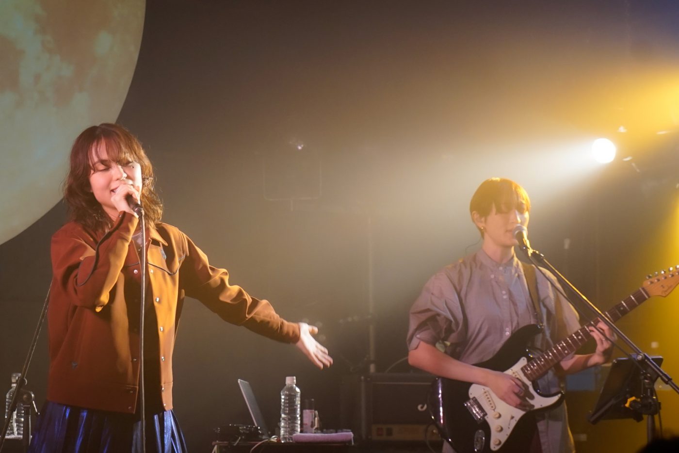 【SMA50th】krageとAnonymouzによるツーマンライブ『deep ocean』。“夜の海が似合うふたり”の一夜限りの特別な音世界をレポート - 画像一覧（2/10）