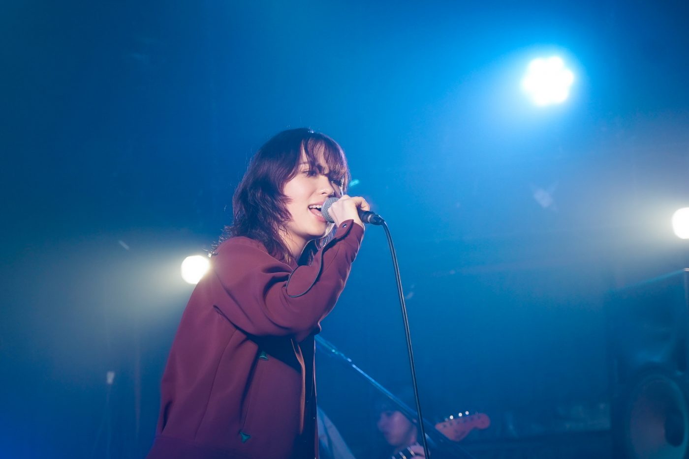 【SMA50th】krageとAnonymouzによるツーマンライブ『deep ocean』。“夜の海が似合うふたり”の一夜限りの特別な音世界をレポート - 画像一覧（3/10）