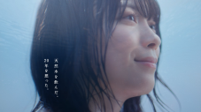 櫻坂46森田ひかるが水中演技で魅せる！“サントリー天然水”の新WEBCM公開 - 画像一覧（1/11）