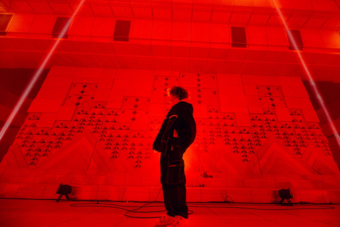 Vaundy、話題の“美術館ライブ”の30秒プロモーション映像公開