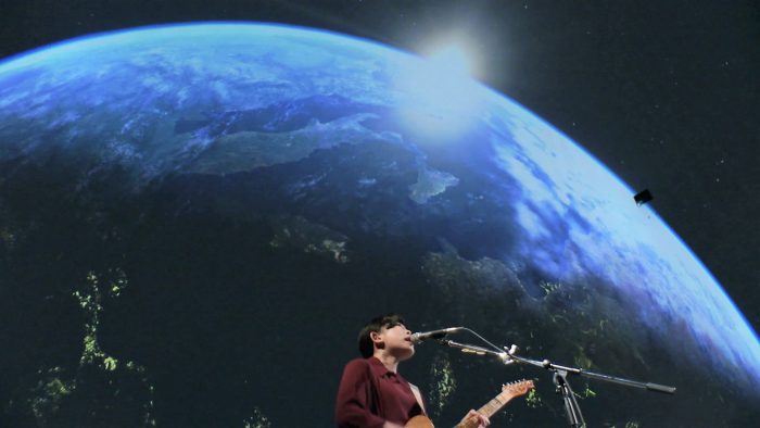 リーガルリリー、無観客配信ライブ『真夜中のプラネタリウム』の模様をダイジェスト公開