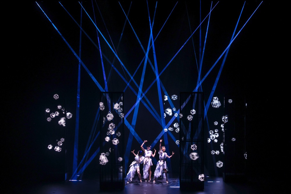 Perfume、MCなし全席着席型のコンセプトライブ『Reframe』が地元・広島で幕！「震えるほど幸せ」 - 画像一覧（9/15）