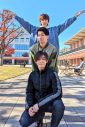 山田涼介、はじめしゃちょー＆岩本晟夢と“トーテムポール”になったオフショットを公開 - 画像一覧（1/2）