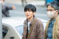 映画『月の満ち欠け』より、目黒蓮（Snow Man）のメイキング写真3点が解禁 - 画像一覧（1/3）