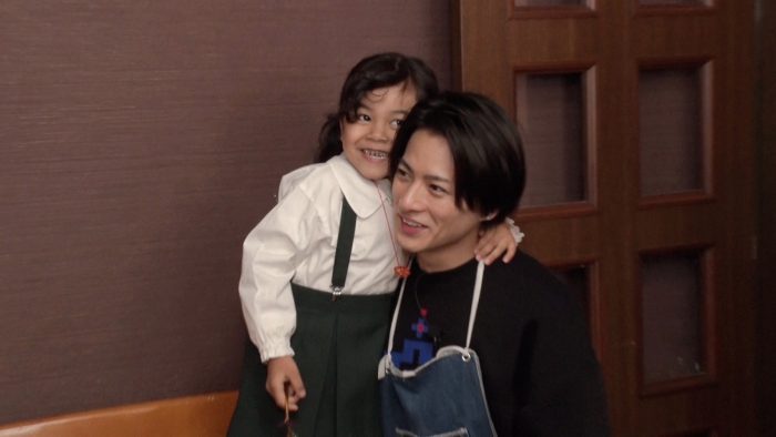 『King ＆ Princeる。』で「突撃！世界の朝ごはん」始動！ 平野紫耀は4歳児のお世話に夢中