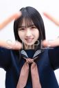 日向坂46・上村ひなの、『BUBKA』2月号表紙巻頭グラビアにセーラー服姿で登場 - 画像一覧（4/5）