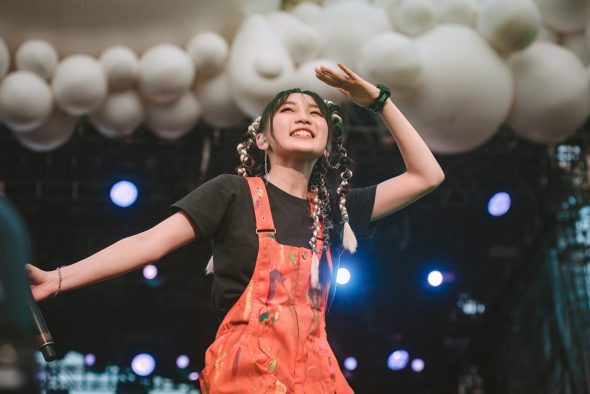 YOASOBI、海外初パフォーマンスを完遂！「We are YOASOBI from JAPAN!!」