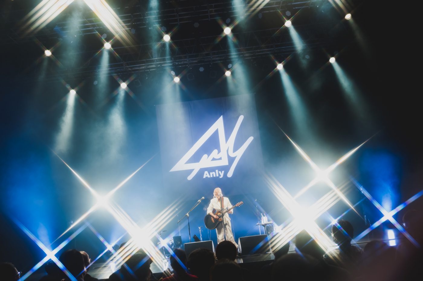 Anly、ループペダルを駆使した“音の職人”的サウンドと心を豊かにしてくれるメッセージ。Anlyの感性に触れた夜 - 画像一覧（2/8）
