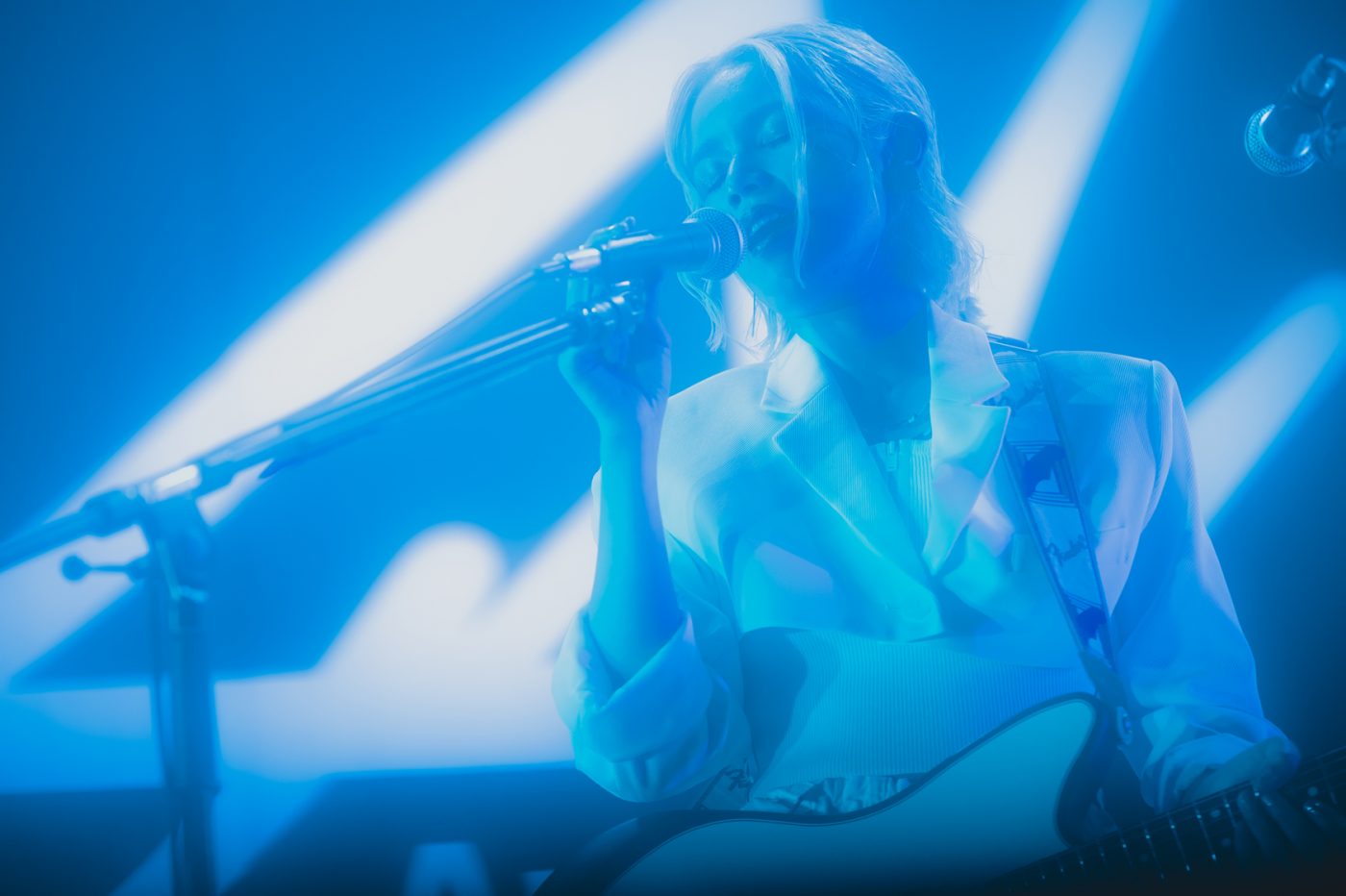 Anly、ループペダルを駆使した“音の職人”的サウンドと心を豊かにしてくれるメッセージ。Anlyの感性に触れた夜 - 画像一覧（4/8）