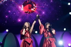 ClariS、冬をコンセプトにしたホールコンサートを開催！ T.M.RevolutionやSPEEDなどのカバーも披露