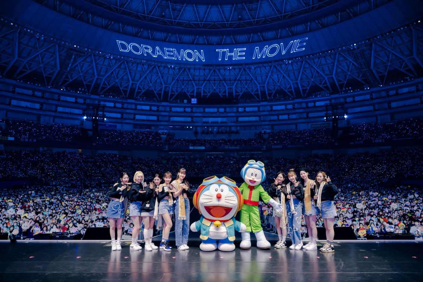 NiziU、初のドーム公演が京セラドーム大阪で閉幕！ アンコールでドラえもんとのび太も登場 - 画像一覧（16/16）
