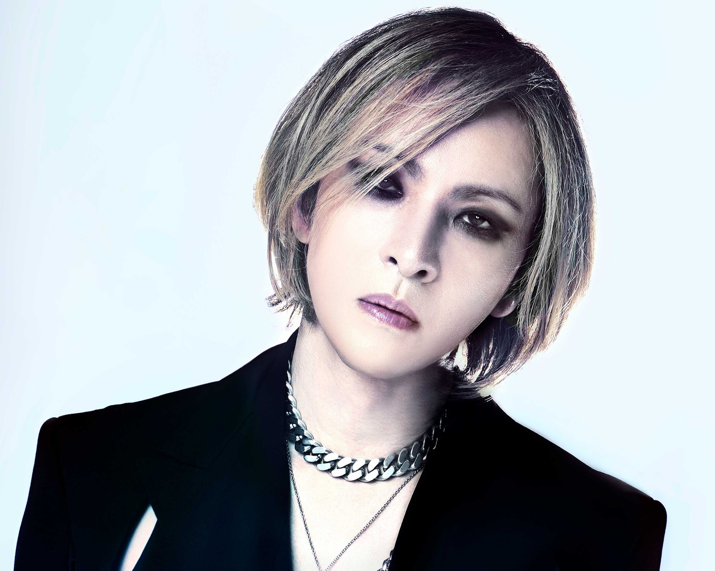 YOSHIKI、ウクライナおよび周辺国避難民のために再び1000万円を寄付