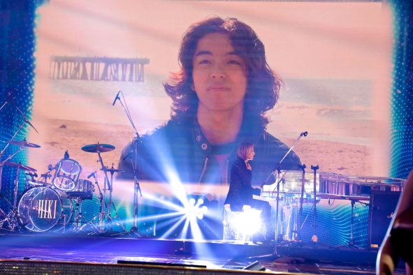 天国のYOSHIに届け！ YOSHIKI、『YOSHIKI SUPERSTAR PROJECT X』のオーディションメンバーらと魂のパフォーマンス