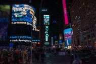 King Gnu、ニューヨーク・タイムズスクエアに降臨！ Spotifyの巨大サイネージ広告展開がスタート - 画像一覧（7/7）
