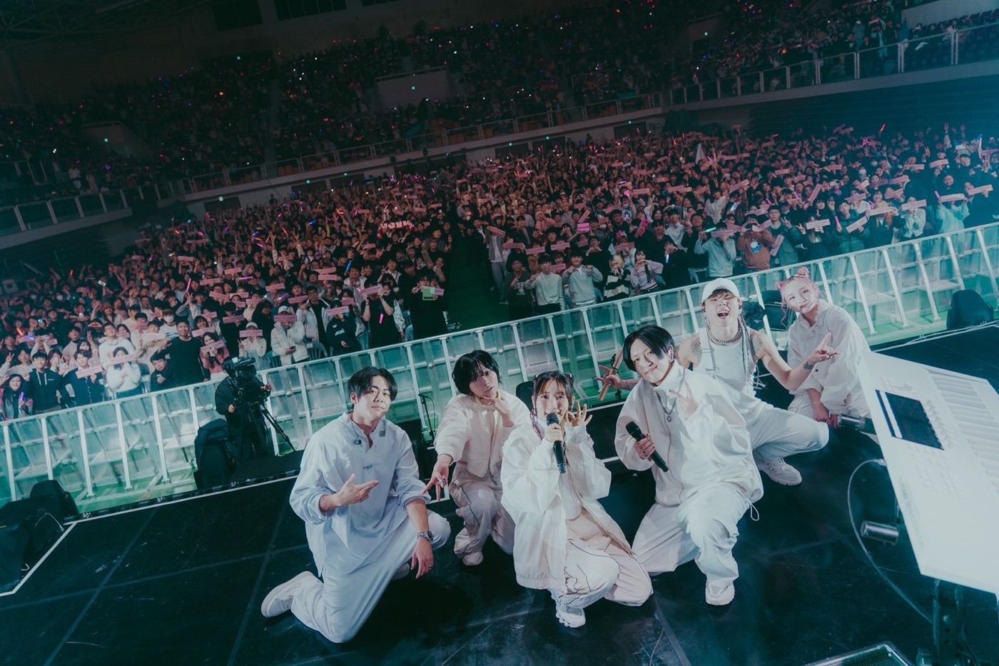 【ライブレポート】YOASOBIの韓国ワンマン公演が大盛況！「たくさんの愛を感じて、私たちも楽しくて仕方がないライブでした」 - 画像一覧（9/11）