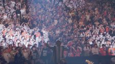 鈴木雅之、『NHK紅白歌合戦』で歌唱する「め組のひと」の最新ライブ映像公開 - 画像一覧（3/5）