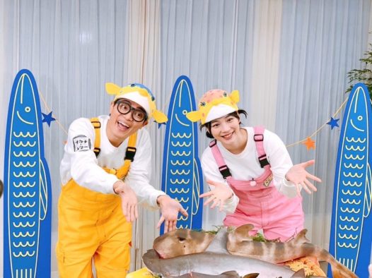 のん、さかなクンと“おそろコーデ”2ショットに歓喜の声！ 「じぇじぇじぇとぎょぎょぎょ」
