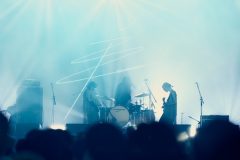 羊文学、新作アルバム収録のライブ映像『Live at FUJI ROCK FESTIVAL’21』より2曲を年末年始限定でYouTube公開