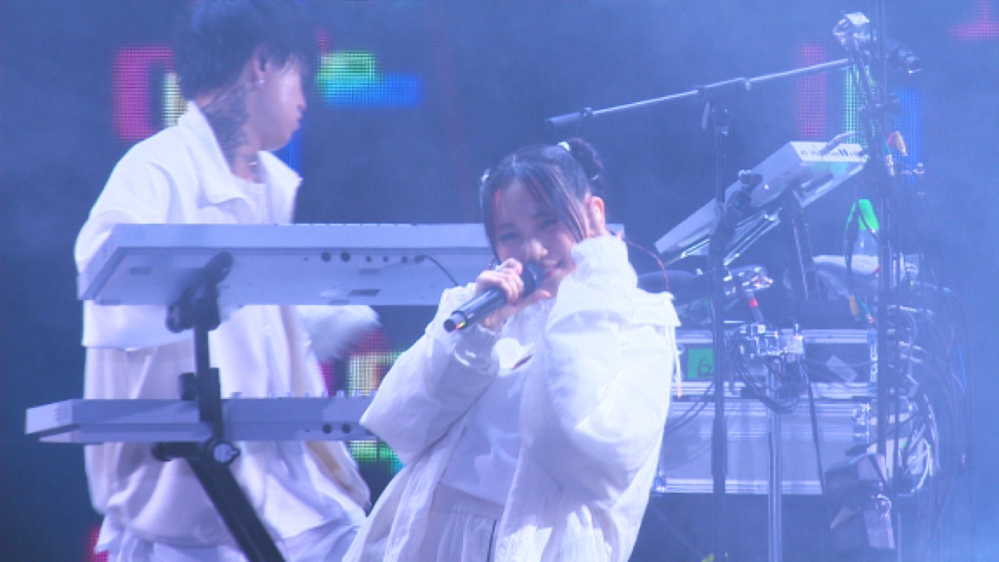 YOASOBI、香港フェス『Clockenflap』での「アイドル」パフォーマンス映像公開 - 画像一覧（3/3）