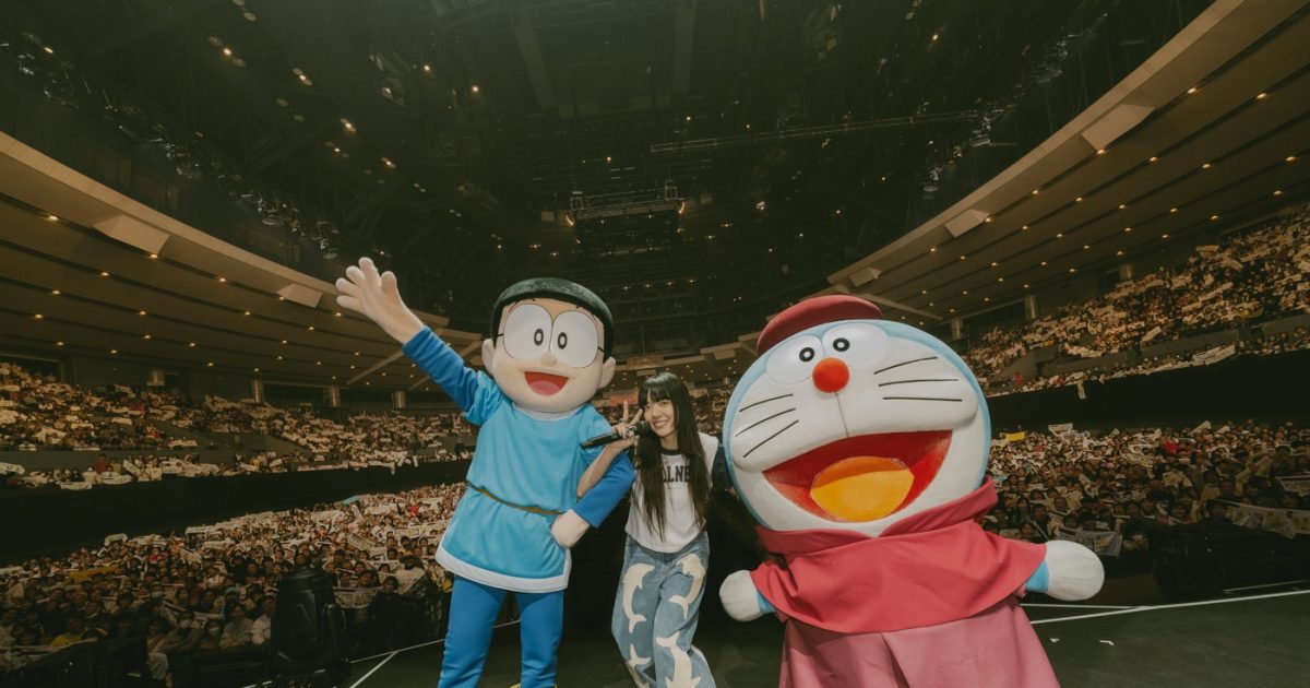 あいみょん、ツアー会場に駆けつけたドラえもんとのび太を前に思わず涙