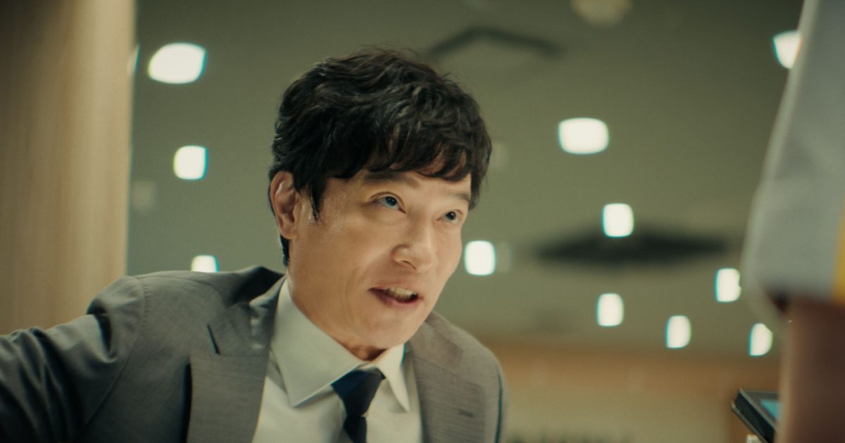 堺雅人がスーツ姿で全力疾走＆バンド演奏！怒髪天「オトナノススメ」を