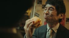 堺雅人がスーツ姿で全力疾走＆バンド演奏！怒髪天「オトナノススメ」を起用したマクドナルド新CM放映開始 - 画像一覧（21/30）