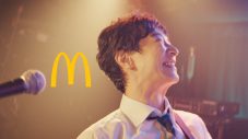 堺雅人がスーツ姿で全力疾走＆バンド演奏！怒髪天「オトナノススメ」を起用したマクドナルド新CM放映開始 - 画像一覧（23/30）