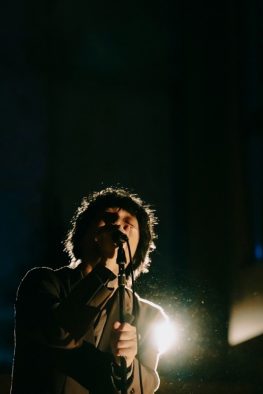 石崎ひゅーい、アルバム『ダイヤモンド』発売日にクリスマスライブを初の教会で開催