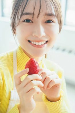 櫻坂46・守屋麗奈、1st写真集『笑顔のグー、チョキ、パー』より封入用ポストカードの絵柄公開