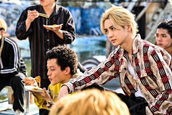 映画『HiGH&LOW THE WORST』、鬼邪高メンバーが焼きそばを食べる仲良しカット解禁