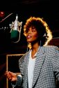 ホイットニー・ヒューストン、日本企画の3枚組ベスト盤が発売決定！ DVDにはMV全33曲を収録 - 画像一覧（1/3）