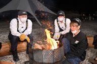 NEWS・小山慶一郎＆加藤シゲアキとオードリー・春日俊彰、焚き火を囲んで思わず思い出話をポロリ - 画像一覧（2/3）
