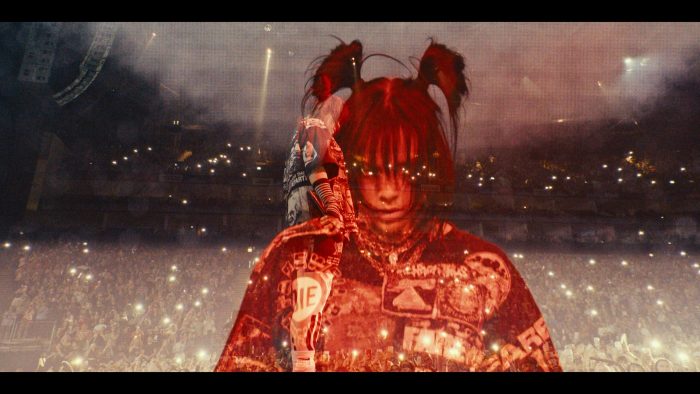 ビリー・アイリッシュ、一日限定上映映画『ハピアー・ザン・エヴァー・ライブ』より「OXYTOCIN」歌唱シーンが解禁