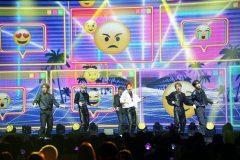 VERIVERY、初来日コンサートツアーを完走。「ずっとVERRERのそばにいます、愛してます！」