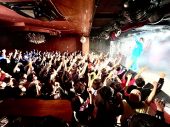 岡崎体育、自己最多公演数を数える全国ツアー『JAPAN TOUR』完走！ 「できたわ21公演。めちゃめちゃ楽しかった」 - 画像一覧（4/4）