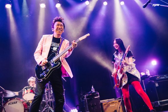 布袋寅泰、ファンクラブSPライブでジェフ・ベックや高橋幸宏、鮎川誠を追悼。のんがサプライズ登場も