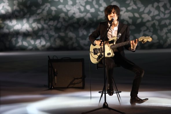 宮本浩次、NHK『The Covers』「ザ・昭和歌謡ナイト！」でのパフォーマンス写真が先行解禁