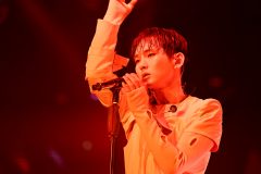 SHINee・KEY、大阪城ホールでのソロ追加公演に幕！ 声出し解禁に「みんなの声が大きくなってビックリ」