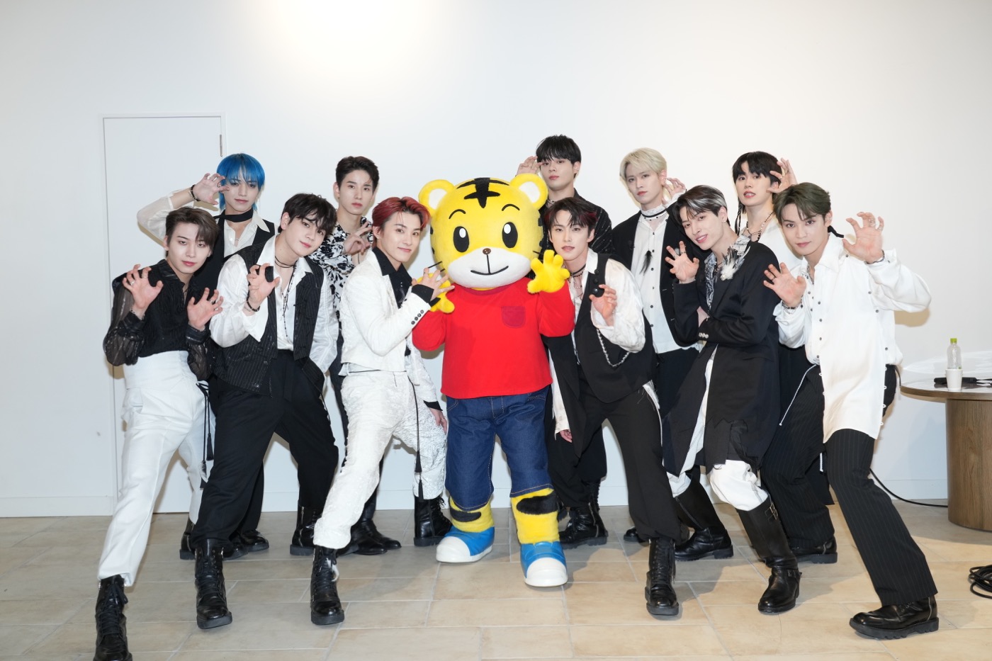 JO1、「TROPICAL NIGHT」オリコンデイリー1位獲得！ 記念生配信に「しまじろう」登場