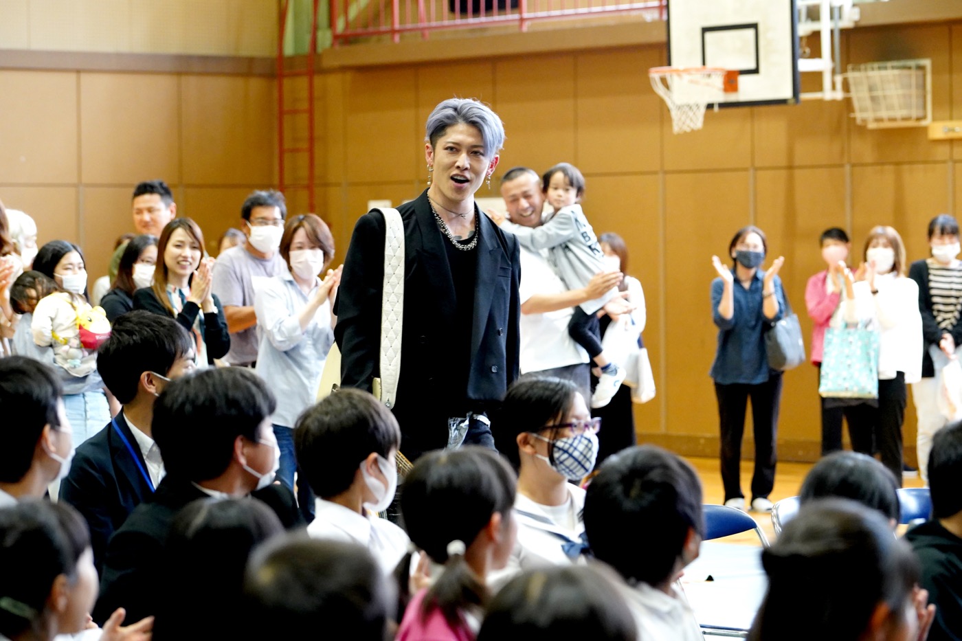 【レポート】MIYAVI、「フェンダー」チャリティスクールイベントに登場。奈良の小中学生にスペシャルレッスン - 画像一覧（10/13）