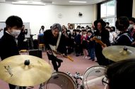 【レポート】MIYAVI、「フェンダー」チャリティスクールイベントに登場。奈良の小中学生にスペシャルレッスン - 画像一覧（5/13）