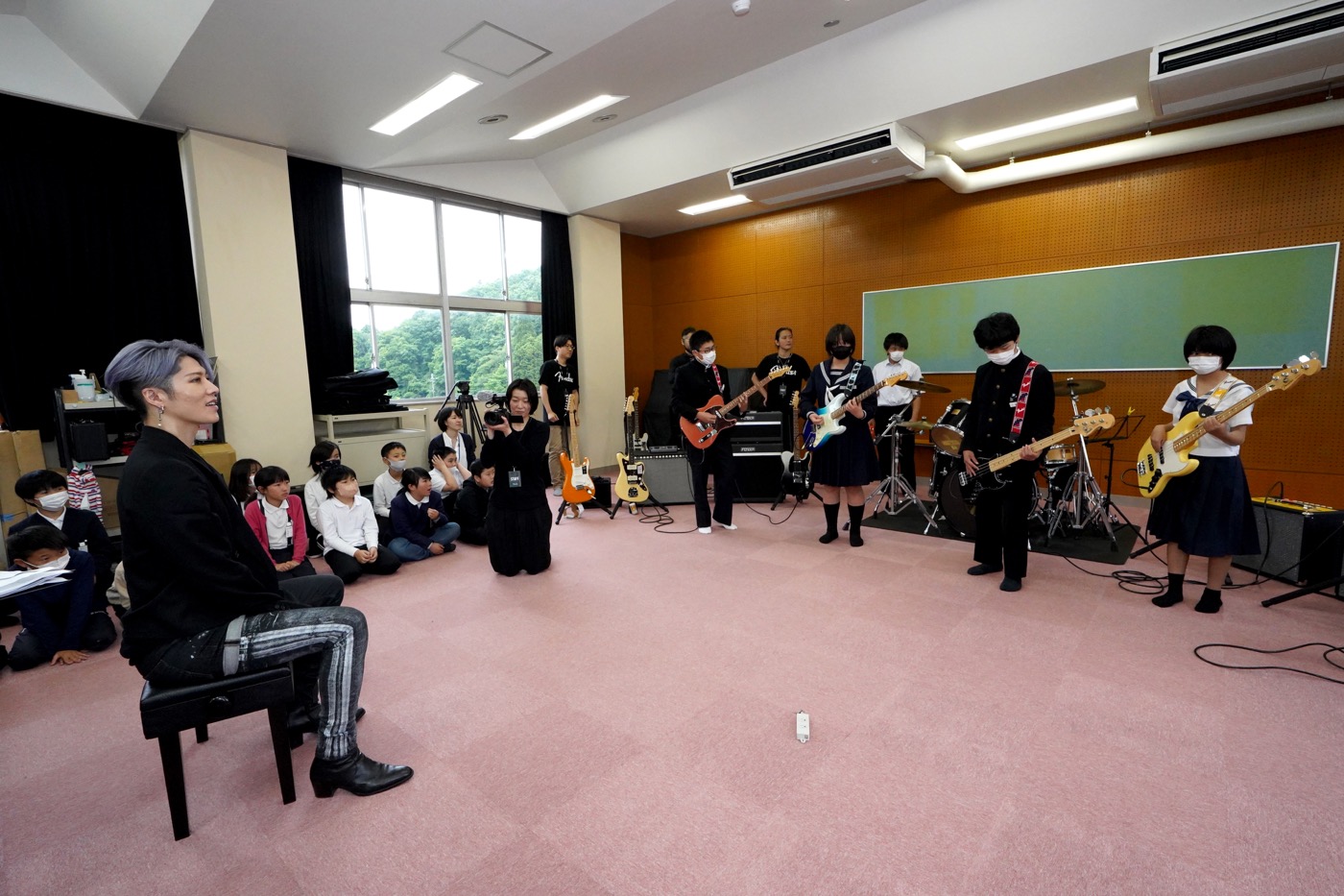 【レポート】MIYAVI、「フェンダー」チャリティスクールイベントに登場。奈良の小中学生にスペシャルレッスン - 画像一覧（4/13）