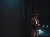 Tani Yuuki、「運命」がソニー『Xperia 5 IV』『LinkBuds S』CMソングに決定！ 自身もCM出演 - 画像一覧（4/7）