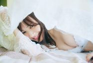 乃木坂46・田村真佑、1st写真集『恋に落ちた瞬間』2着目となるランジェリーカット先行公開 - 画像一覧（2/2）