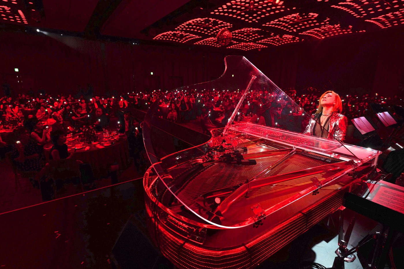 YOSHIKI、世界一豪華なディナーショー開幕。TLRSメンバーがサプライズ登場、XYとのコラボステージも - 画像一覧（1/13）