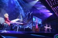 YOSHIKI、世界一豪華なディナーショー開幕。TLRSメンバーがサプライズ登場、XYとのコラボステージも - 画像一覧（2/13）