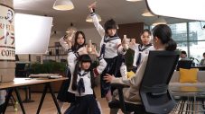 新しい学校のリーダーズ、ソイラテを「ソイやっ」する「クラフトボスソイラテ」新TVCMに出演 - 画像一覧（8/16）