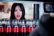 NewJeansが「コカ・コーラマシッタ♪」と口ずさみながらボトルを選ぶ“コカ･コーラ ゼロ”CM放送開始 - 画像一覧（19/32）