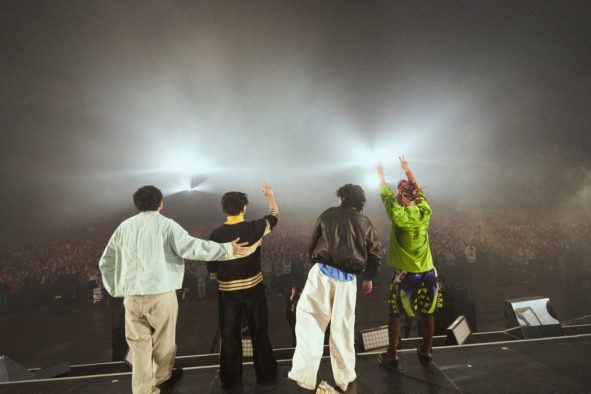 【ライブレポート】King Gnu、全国5大ドームツアーが札幌にてファイナル！「われわれはぶっ飛んだ演奏をします！」